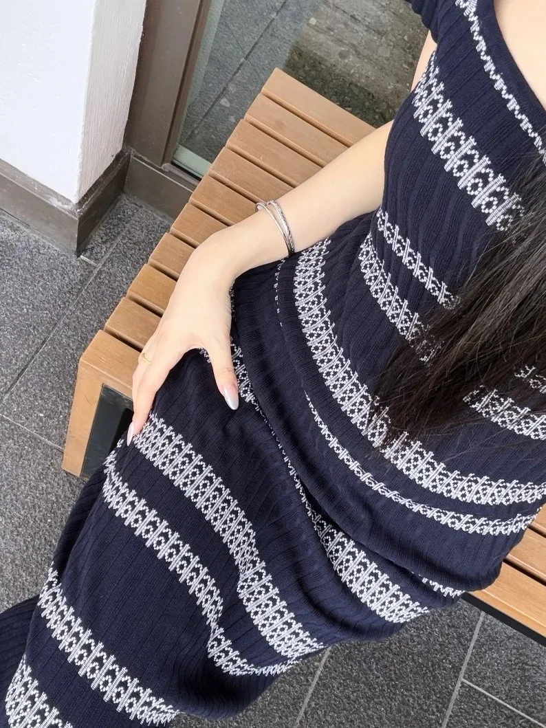 Tall Women's Summer New Pure Desire Striped Knitted Short Sleeve Dress Wrap around mid Length Skirt Korean Style Commute Fashion
Tall Women's Summer New Pure Desire Striped Knitted Short Sleeve Dress Wrap around mid Length Skirt Korean Style Commute Fashion