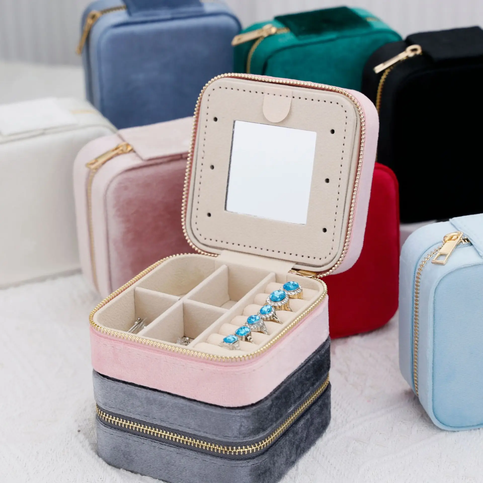 Jewelry decoration storage box travel jewelry box mini Velvet portable ring box zipper jewelry storage bag
Jewelry decoration storage box travel jewelry box mini Velvet portable ring box zipper jewelry storage bag