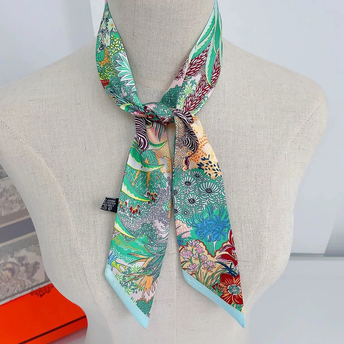 5CM Wide Women Colorful Printing Skinny Bag Scarf Brand Two Layer Silk Foulard Neck Tie Hair Scarves For Ladies
5CM Wide Women Colorful Printing Skinny Bag Scarf Brand Two Layer Silk Foulard Neck Tie Hair Scarves For Ladies