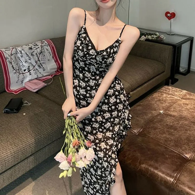 Desire Sweet Spicy Girl Style High-end Design Niche French Split Irregular Floral Strap Dress Women Summer
Desire Sweet Spicy Girl Style High-end Design Niche French Split Irregular Floral Strap Dress Women Summer
