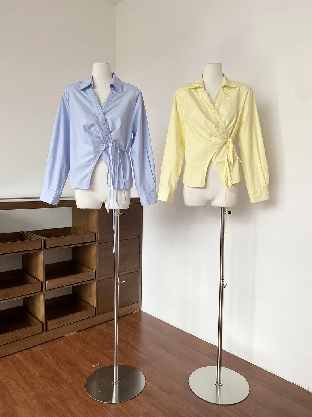 Long Sleeve Collared Shirt Women's Spring Fashion Korean Version Ins Design Waist Cinching Belted Lace Splice Asymmetric ...
Long Sleeve Collared Shirt Women's Spring Fashion Korean Version Ins Design Waist Cinching Belted Lace Splice Asymmetric ...