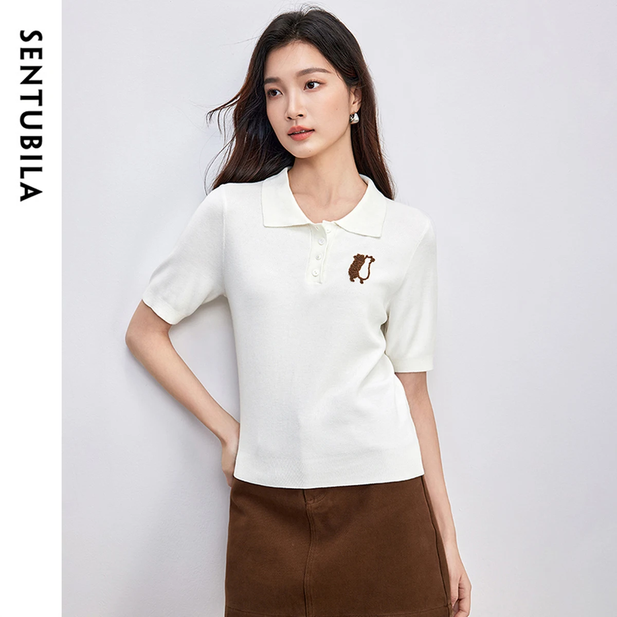 SENTUBILA POLO Neck Knit T-shirt Women 2025 Spring Summer Regulai Fit Solid Fashion Short Sleeve Embroidery Tops W52H80021
SENTUBILA POLO Neck Knit T-shirt Women 2025 Spring Summer Regulai Fit Solid Fashion Short Sleeve Embroidery Tops W52H80021