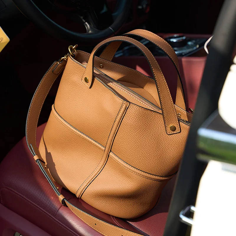 Women Korean Style Genuine Leather Versatile Messenger Bag Lady Cow Leather Commute Large Capacity Shoulder Bag Classic Handbag
Women Korean Style Genuine Leather Versatile Messenger Bag Lady Cow Leather Commute Large Capacity Shoulder Bag Classic Handbag