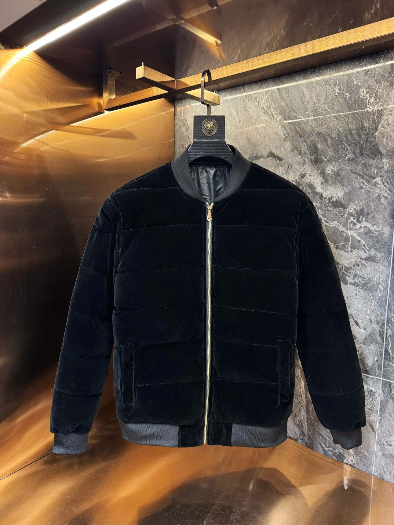 Men's Winter Baseball Jaet Faion Slim Fit Versatile High End Casual Outerwear Velvet Cotton Padded Zipper Closure Coat
Men's Winter Baseball Jaet Faion Slim Fit Versatile High End Casual Outerwear Velvet Cotton Padded Zipper Closure Coat