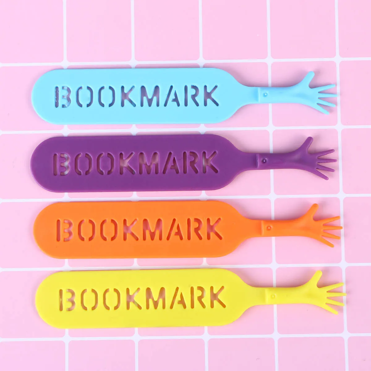4pcs Bookmarks Hand-Shaped Novelty Page Marker Plastic Bookmark For Students Office School Stationery Supplies
4pcs Bookmarks Hand-Shaped Novelty Page Marker Plastic Bookmark For Students Office School Stationery Supplies