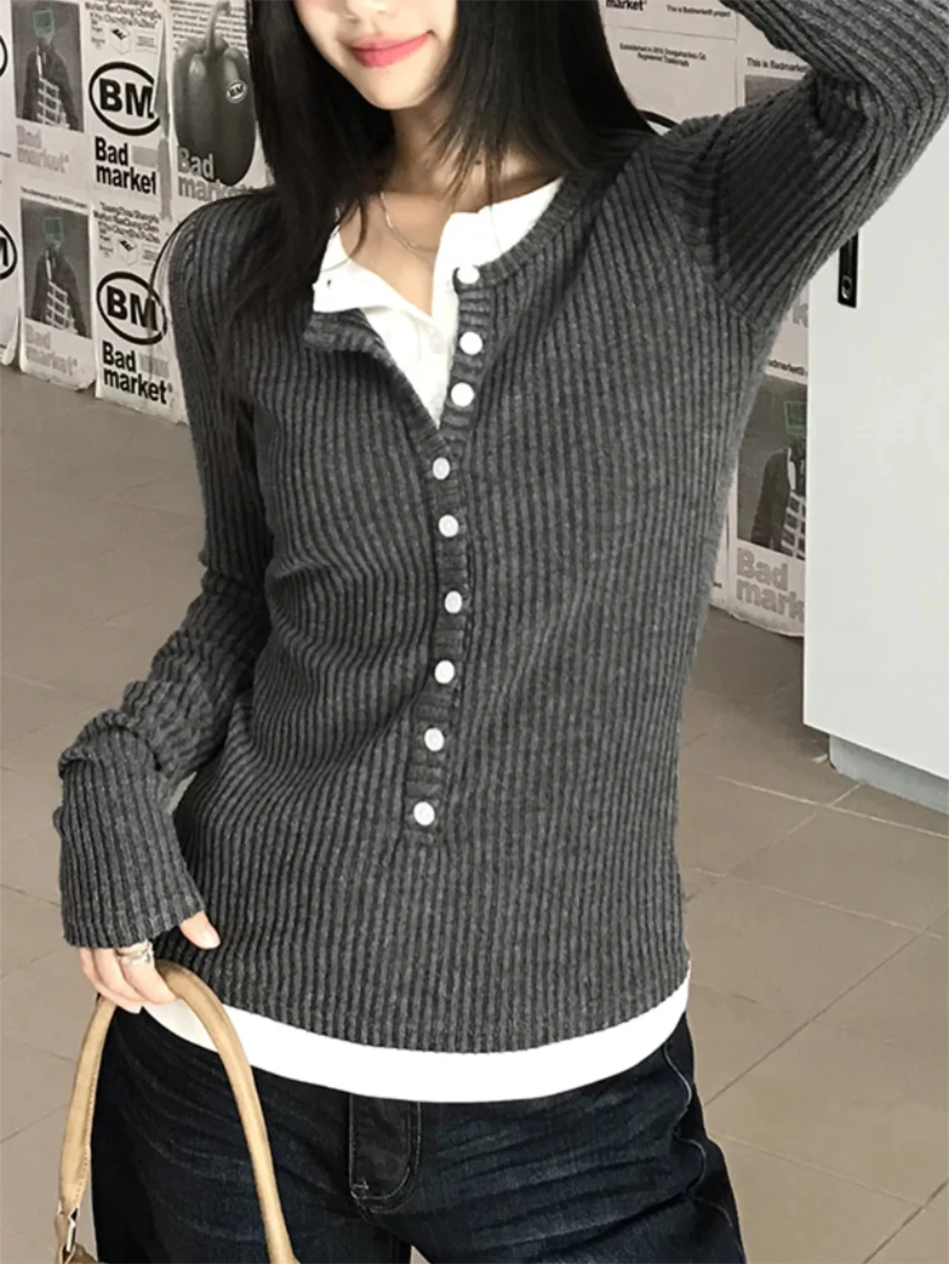 Футболка на пуговицах, модная одежда, топ, женская осенне-зимняя футболка с длинными рукавами, базовая рубашка, уличная одежда для пикантных девушек, искусственная одежда из двух предметов
Футболка на пуговицах, модная одежда, топ, женская осенне-зимняя футболка с длинными рукавами, базовая рубашка, уличная одежда для пикантных девушек, искусственная одежда из двух предметов