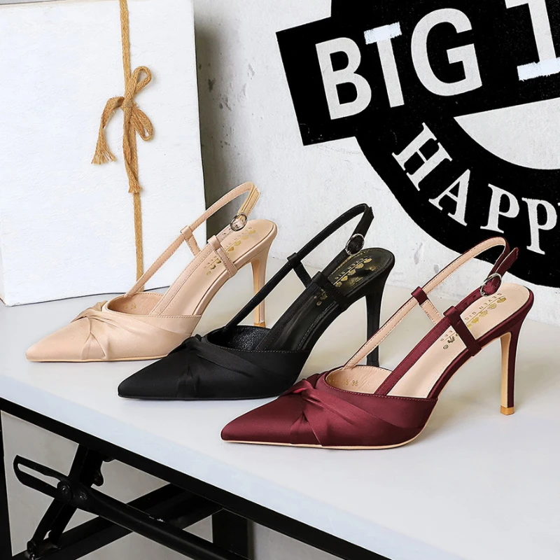 High-End Banquet High Heels With Thin Heels With Shallow Mouth Bow Hollow Back Trip Straps Super High Heels Single Shoes
High-End Banquet High Heels With Thin Heels With Shallow Mouth Bow Hollow Back Trip Straps Super High Heels Single Shoes