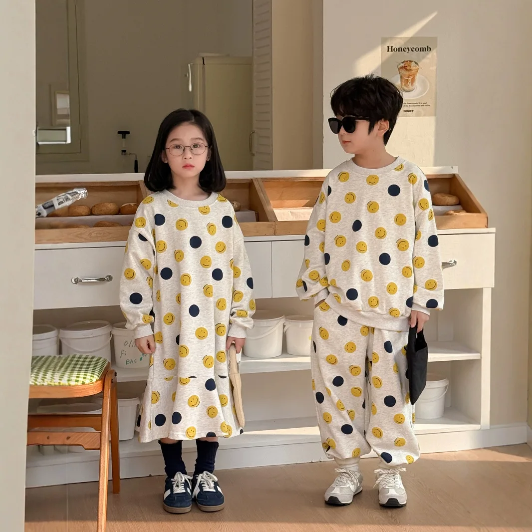 Children clothes Long Sleeve 2025 Spring Boys' and Girls' Korean style Smiling Face Set Children's Round Neck Set
Children clothes Long Sleeve 2025 Spring Boys' and Girls' Korean style Smiling Face Set Children's Round Neck Set