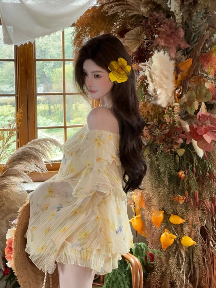 XZY Summer Floral Print irt And orts Set Women's plus Size Sweet Lace Bell Sve Blouse Korean Sle Loose Fit Two-Piece...
XZY Summer Floral Print irt And orts Set Women's plus Size Sweet Lace Bell Sve Blouse Korean Sle Loose Fit Two-Piece...