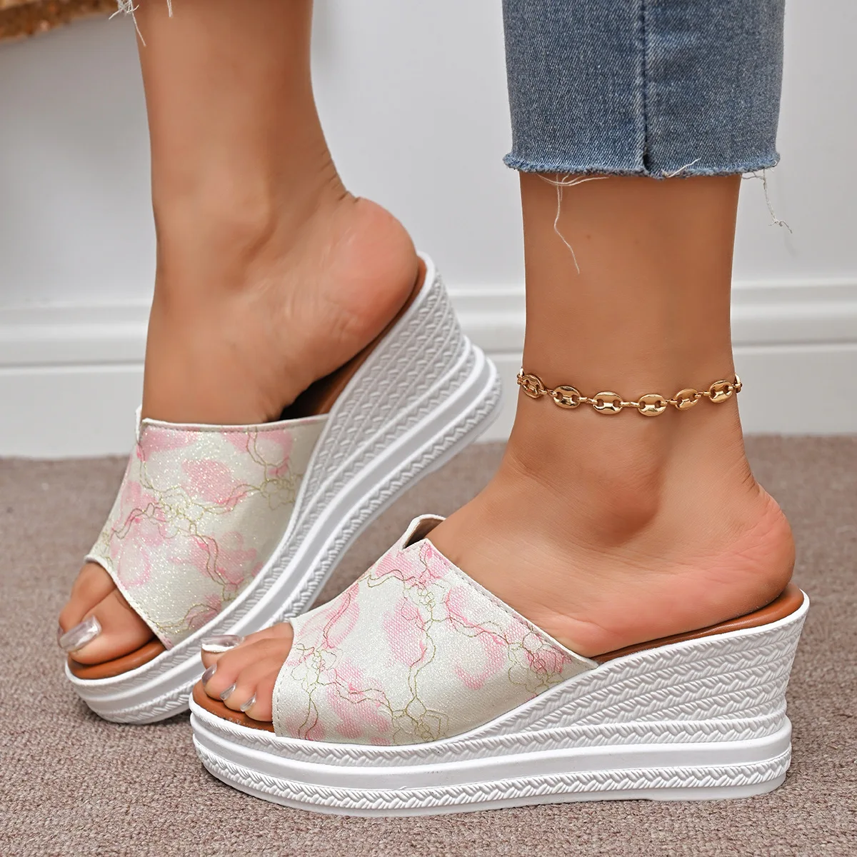 Leopard Print Plus-size Wedge Sandals For Women, New Summer Style Platform Thick-soled Sandals Dubai Luxury Islam Elegant
Leopard Print Plus-size Wedge Sandals For Women, New Summer Style Platform Thick-soled Sandals Dubai Luxury Islam Elegant
