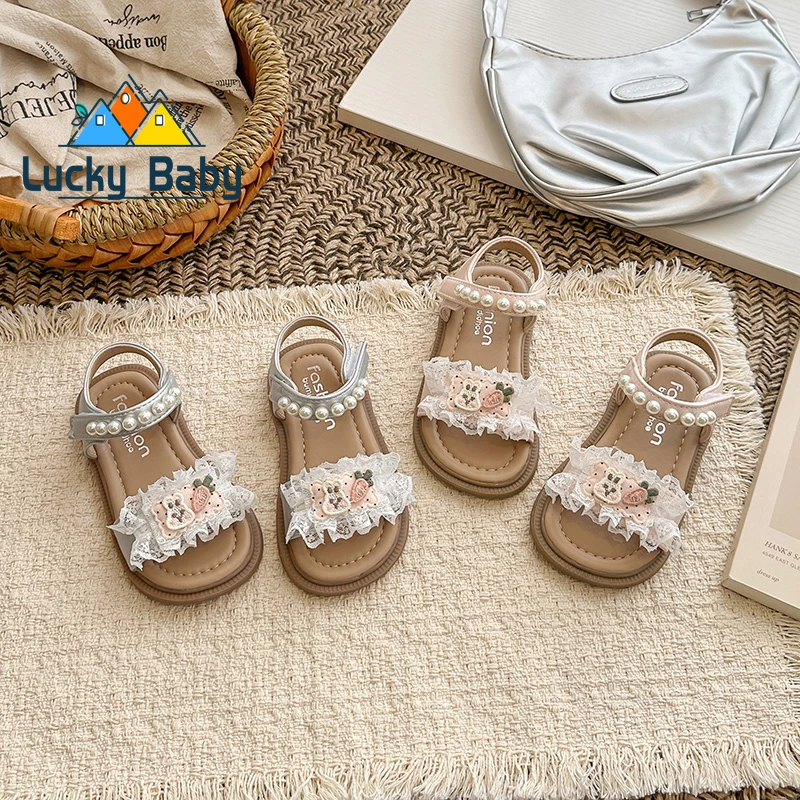 Fashionable Children's Shoes Summer 2026 Girls' Open Toe Sandals with Flower Decoration Cute Versatile Beach Shoes
Fashionable Children's Shoes Summer 2026 Girls' Open Toe Sandals with Flower Decoration Cute Versatile Beach Shoes
