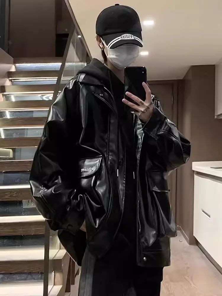 Кожаная куртка Bla из искусственной кожи для мужчин, свободного кроя, в стиле ретро, байкерская одежда, высококачественная, стильная, осенне-зимняя, новая, в американском стиле
Кожаная куртка Bla из искусственной кожи для мужчин, свободного кроя, в стиле ретро, байкерская одежда, высококачественная, стильная, осенне-зимняя, новая, в американском стиле