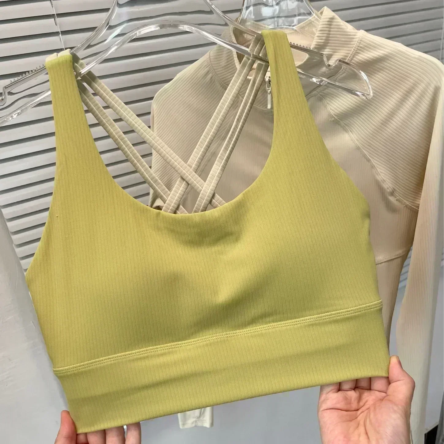 Lemon Women Energy Longline Ribbed Bra Luxtreme Fitness U Neck Cross Back Contrast Color Yoga Tank Top Sports Bras with Fix Pads
Lemon Women Energy Longline Ribbed Bra Luxtreme Fitness U Neck Cross Back Contrast Color Yoga Tank Top Sports Bras with Fix Pads