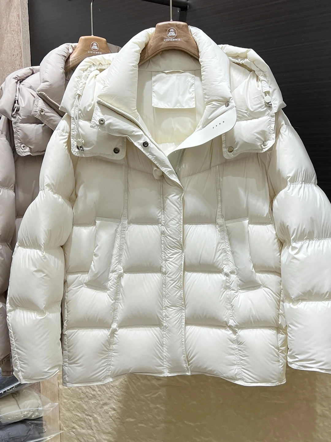 Women's Thiened Hooded Du down Jaet Korean Sle Loose Bread Sle Coat Warm Elastic Sealant Long Sve Zipper Closure
Women's Thiened Hooded Du down Jaet Korean Sle Loose Bread Sle Coat Warm Elastic Sealant Long Sve Zipper Closure