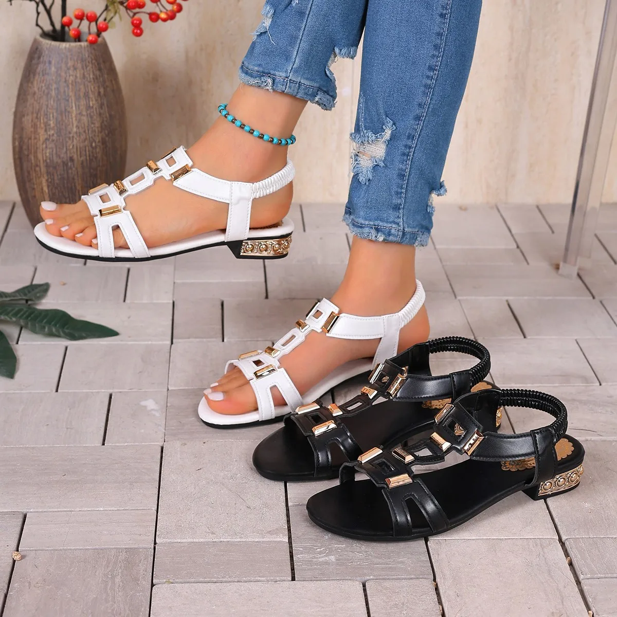 2026 Fashionable Best Selling New Comfortable Large Size Outdoor Women's Shoes Summer Elegant Round Toe Low Heel Casual Sandals
2026 Fashionable Best Selling New Comfortable Large Size Outdoor Women's Shoes Summer Elegant Round Toe Low Heel Casual Sandals