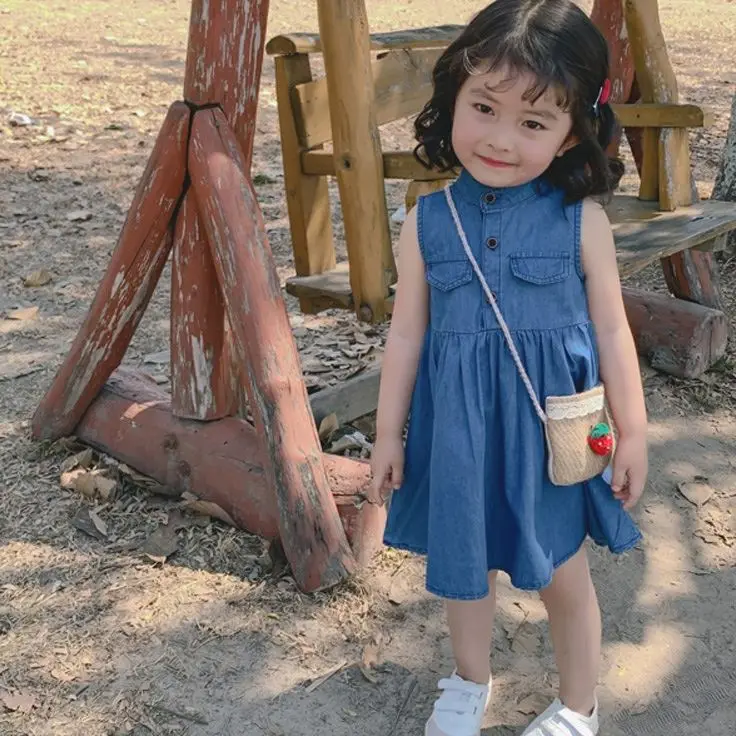 Girls Solid Denim Dress Girl Stand Up Collar Sleeveless Dress Vest Dress 2025 Summer New Children Clothing
Girls Solid Denim Dress Girl Stand Up Collar Sleeveless Dress Vest Dress 2025 Summer New Children Clothing