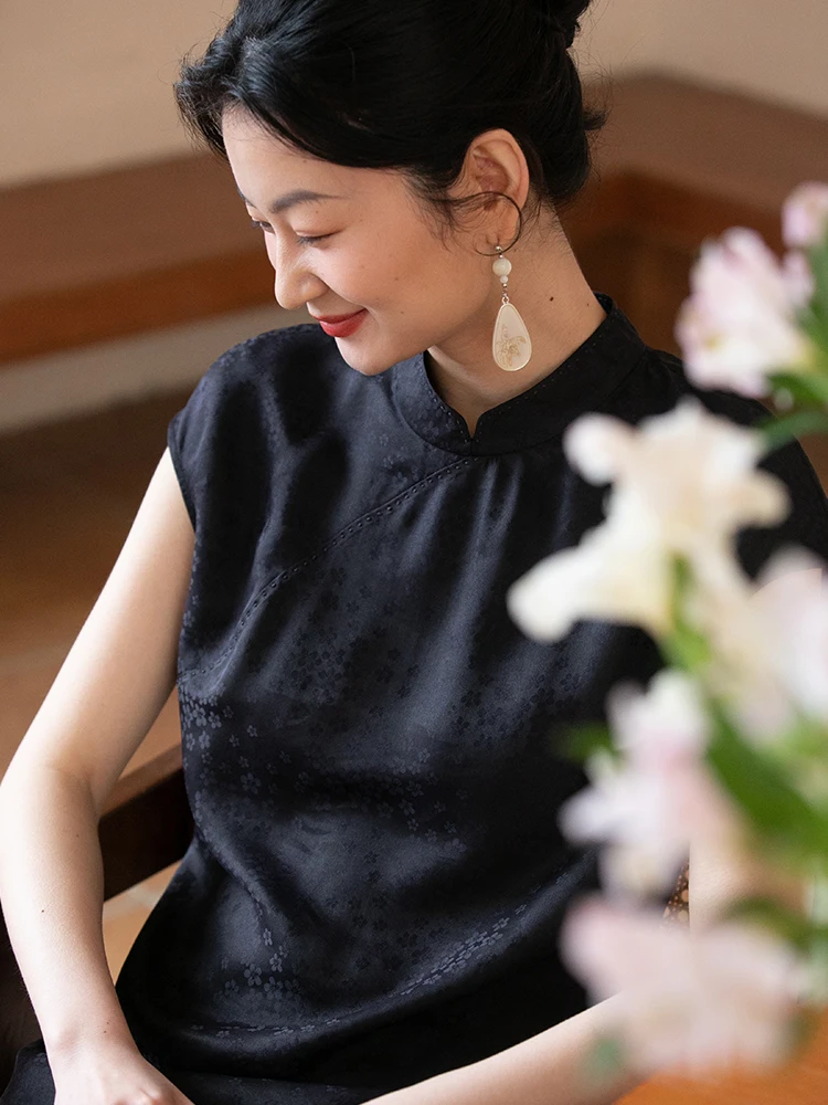 Original Design Summer New ort Sve Chinese Sle Silk irt for Women Floral Embroidery Xiangyun Silk Top
Original Design Summer New ort Sve Chinese Sle Silk irt for Women Floral Embroidery Xiangyun Silk Top