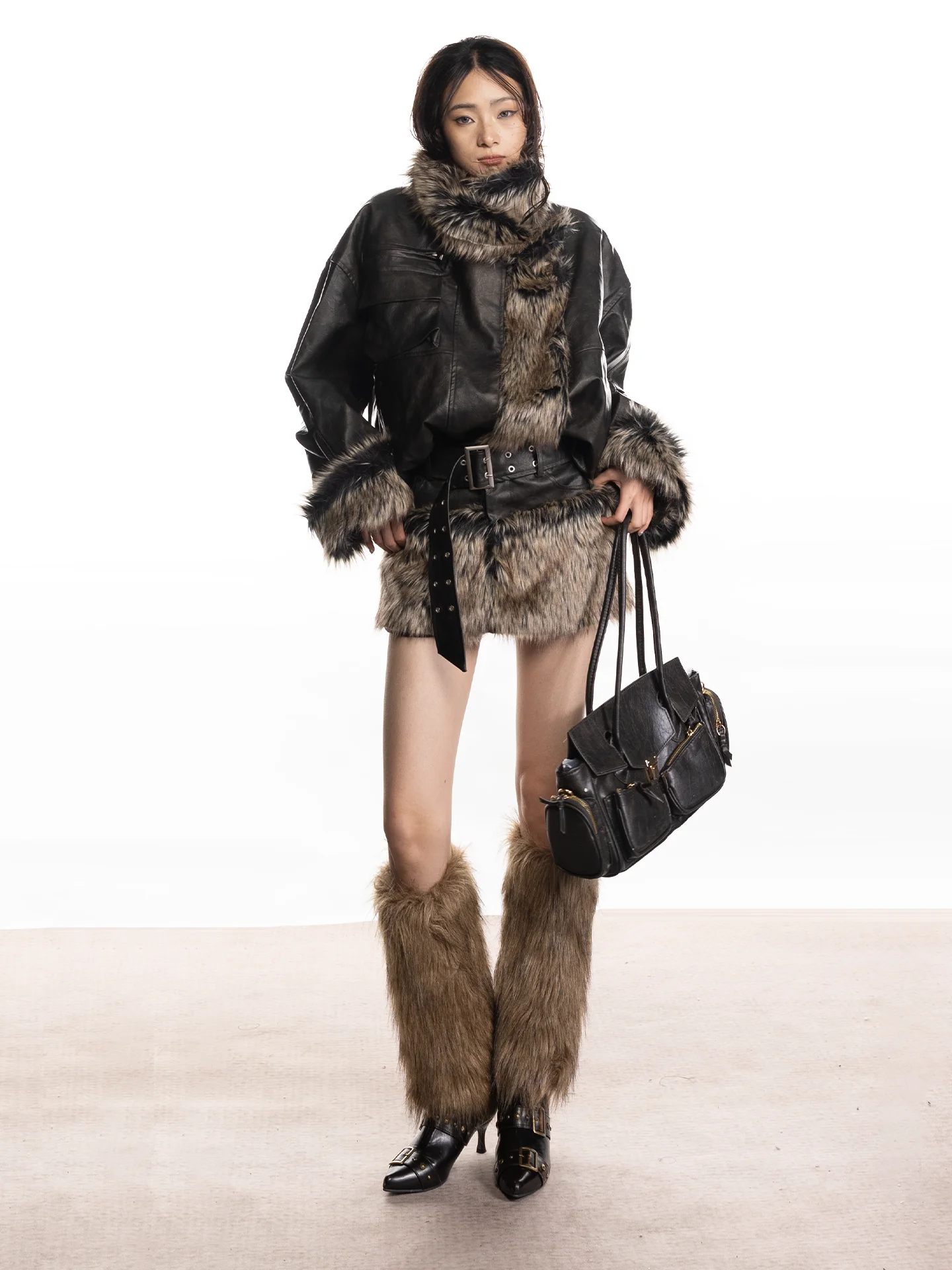 Retro American Warmth Double-Sided Wear Faux Fur Collar Design Silhouette Short Skirt Pants Set Women's Fashion Ensemble
Retro American Warmth Double-Sided Wear Faux Fur Collar Design Silhouette Short Skirt Pants Set Women's Fashion Ensemble