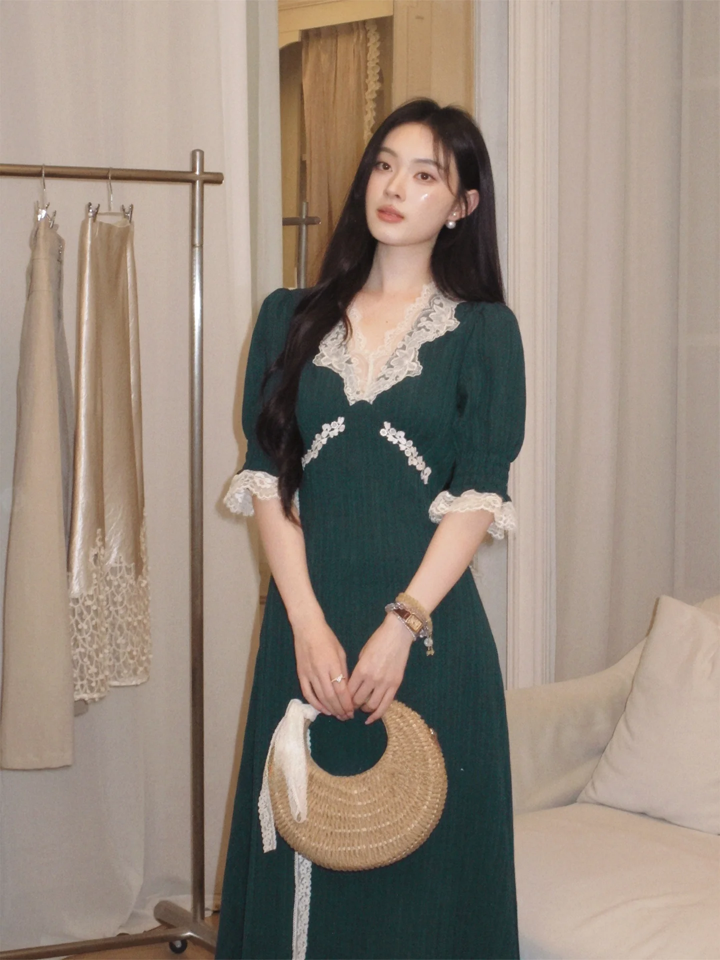 Li Buwan Prestigious Peacock Green Heavy Work Vintage Lace Patchwork Waist Cinching Slimming V-neck Dress Fairy Skirt Style
Li Buwan Prestigious Peacock Green Heavy Work Vintage Lace Patchwork Waist Cinching Slimming V-neck Dress Fairy Skirt Style