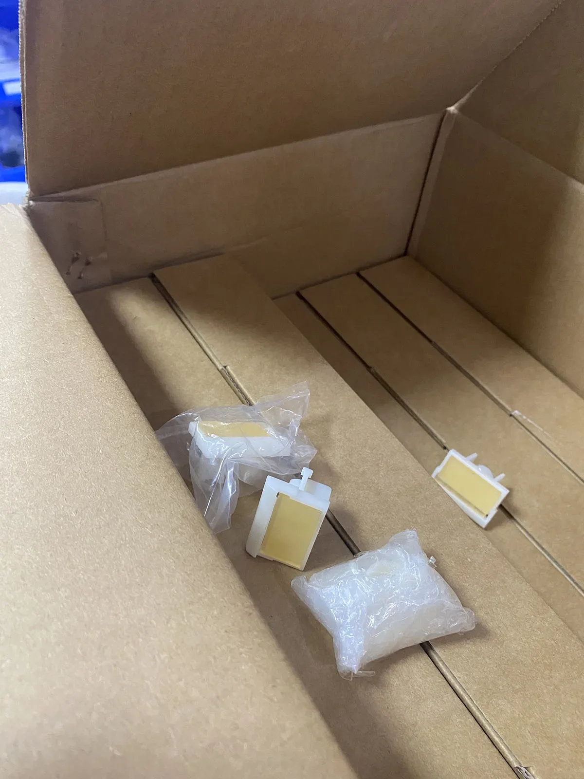 5Pieces ZV 180 /CZ 180 Original New Stripper Pad Unit for Riso TR 1000 1510 1530 1550 CR 1600 1610 1630 1640 CV 1850 1860
5Pieces ZV 180 /CZ 180 Original New Stripper Pad Unit for Riso TR 1000 1510 1530 1550 CR 1600 1610 1630 1640 CV 1850 1860