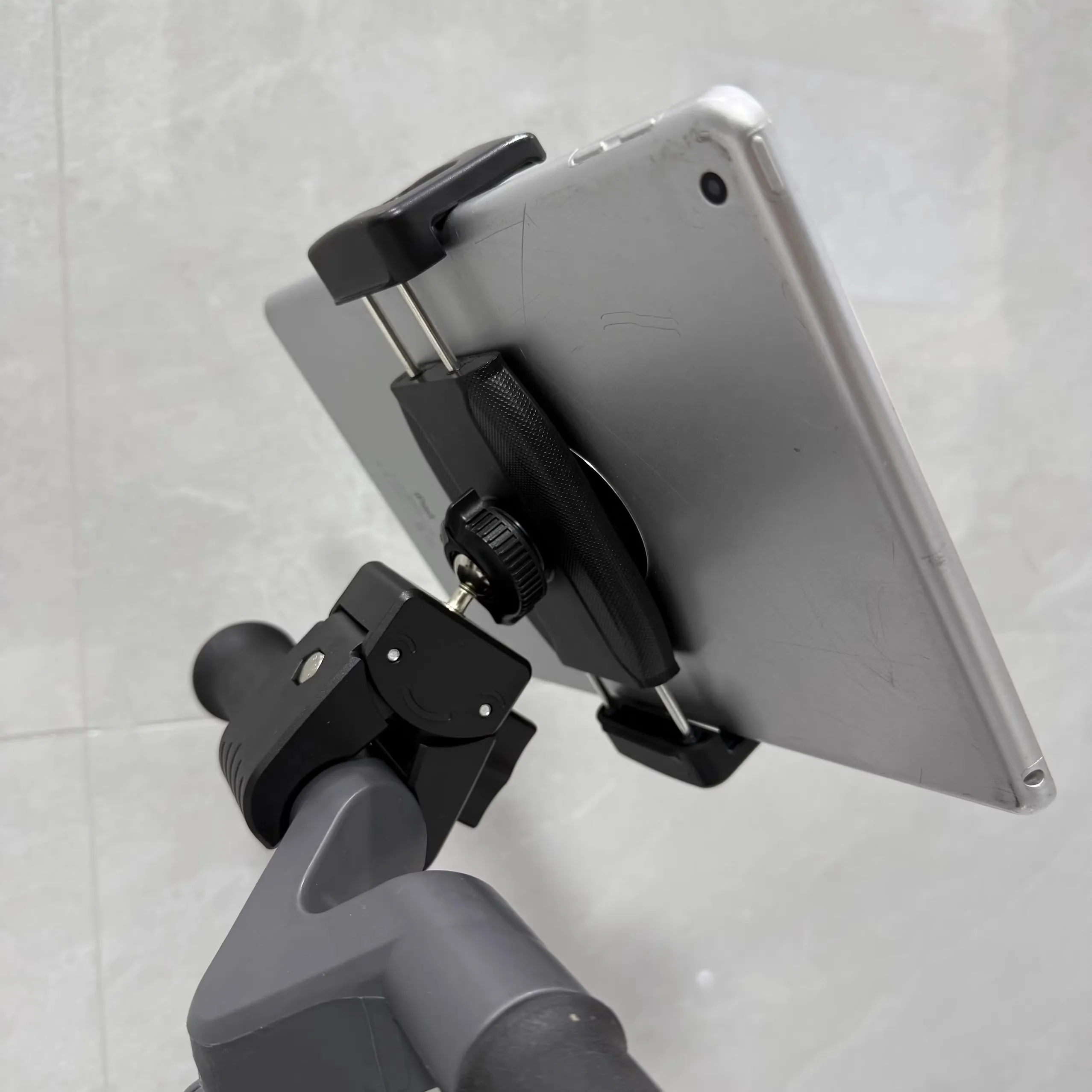 Thickened Shockproof Phone Holder Large Tablet Clip with Dual Extension for Excavators And Large Trucks Universal Clip-on Mount
Thickened Shockproof Phone Holder Large Tablet Clip with Dual Extension for Excavators And Large Trucks Universal Clip-on Mount