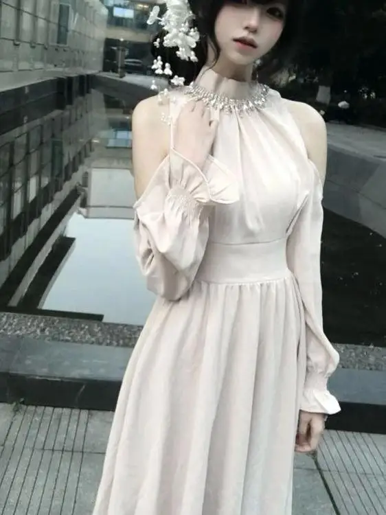 Elegant Water Diamond Slimming Shoulder Bared Dress Neck Hanging Style A-Line Long Skirt for Date Gentlewoman Style Pure Color
Elegant Water Diamond Slimming Shoulder Bared Dress Neck Hanging Style A-Line Long Skirt for Date Gentlewoman Style Pure Color