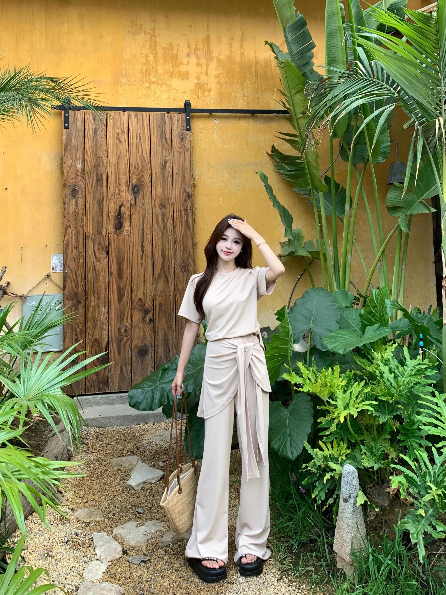 plus Size Fashionable Summer Set Women's Short Sleeve T-Shirt Casual Pants Wrap Three-Piece Suit Slimming High Waist Pants
plus Size Fashionable Summer Set Women's Short Sleeve T-Shirt Casual Pants Wrap Three-Piece Suit Slimming High Waist Pants