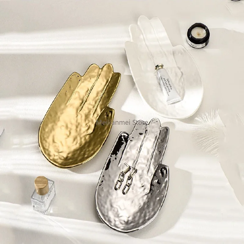 Hammer Palm Jewelry Plate Plated Ceramic Storage Plate Porch Key Plate Home Decoration Ornaments Desktop Decorative Tray
Hammer Palm Jewelry Plate Plated Ceramic Storage Plate Porch Key Plate Home Decoration Ornaments Desktop Decorative Tray