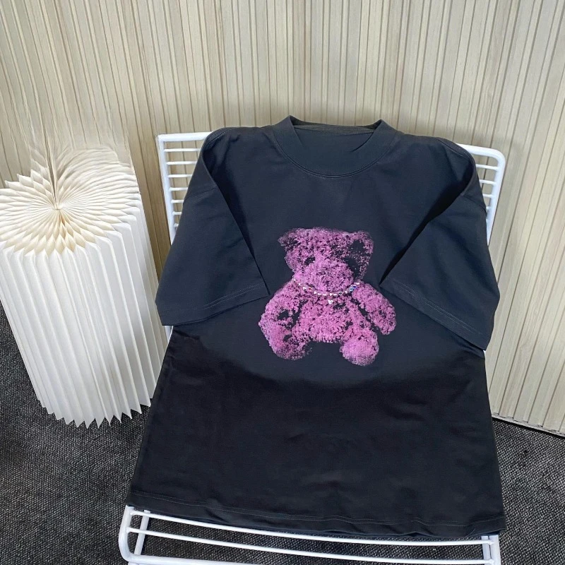 2025 American Summer Tide, абсолютно новое цветное ожерелье с заклепками и драгоценными камнями, футболка с медведем из чистого хлопка, свободная мужская и женская футболка с круглым вырезом
2025 American Summer Tide, абсолютно новое цветное ожерелье с заклепками и драгоценными камнями, футболка с медведем из чистого хлопка, свободная мужская и женская футболка с круглым вырезом