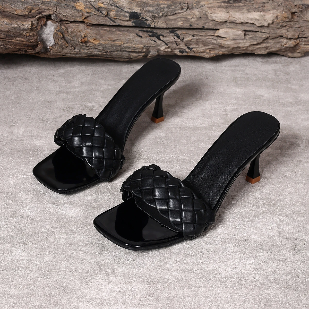 Тапочки на высоком каблуке, новые женские модные тканые шлепанцы на шпильке, верхняя одежда с квадратным носком и открытым носком, крутой летний буксир
Тапочки на высоком каблуке, новые женские модные тканые шлепанцы на шпильке, верхняя одежда с квадратным носком и открытым носком, крутой летний буксир