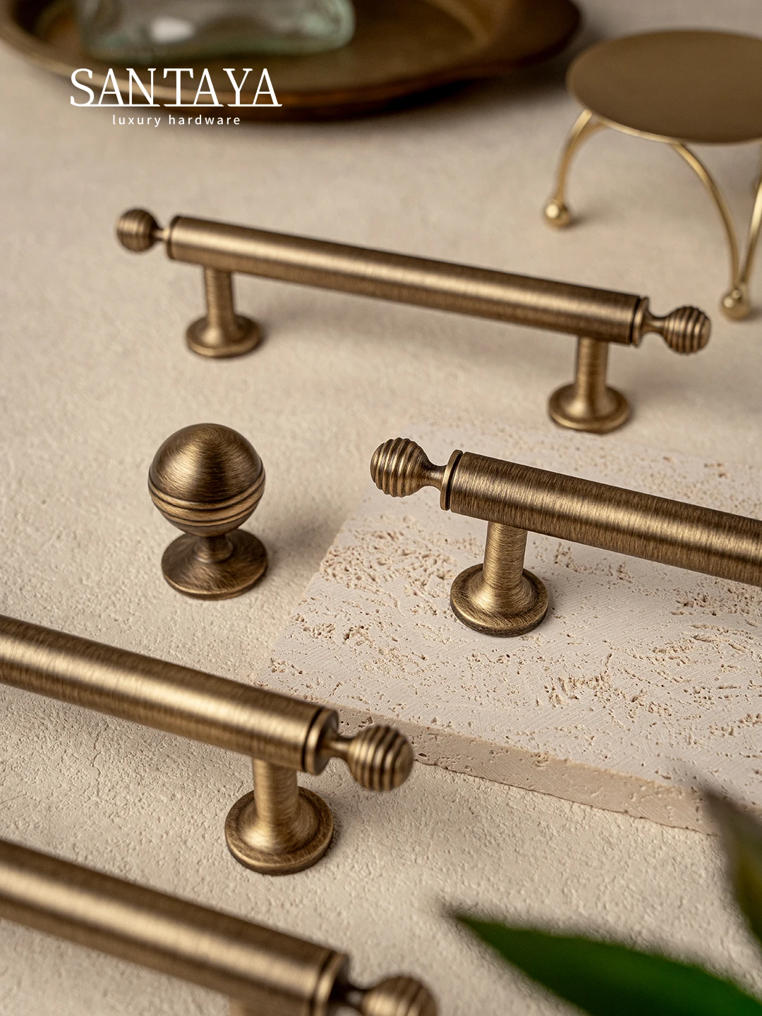 Santaya Solid Antique Brass Handle Ribbed Kitchen Cabinet Pull Wardrobe Single Hole Drawer Knob Furniture Dresser Handles
Santaya Solid Antique Brass Handle Ribbed Kitchen Cabinet Pull Wardrobe Single Hole Drawer Knob Furniture Dresser Handles