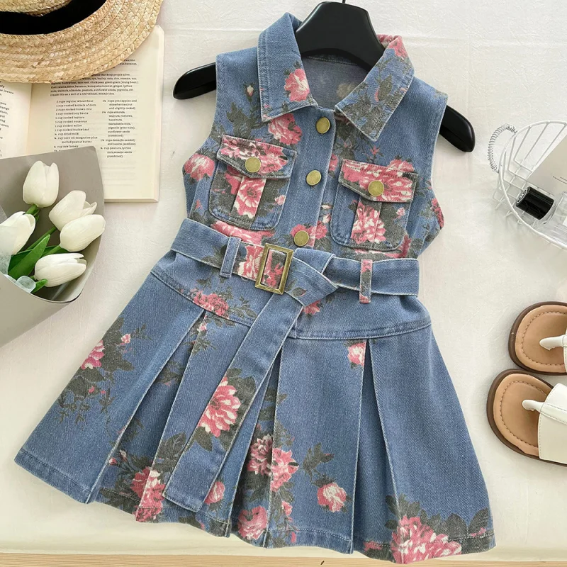 Girls' Sleeveless Denim Dress2026Summer floral print denim dress with a cinched waist and a turn-down collar, thin and trendy
Girls' Sleeveless Denim Dress2026Summer floral print denim dress with a cinched waist and a turn-down collar, thin and trendy