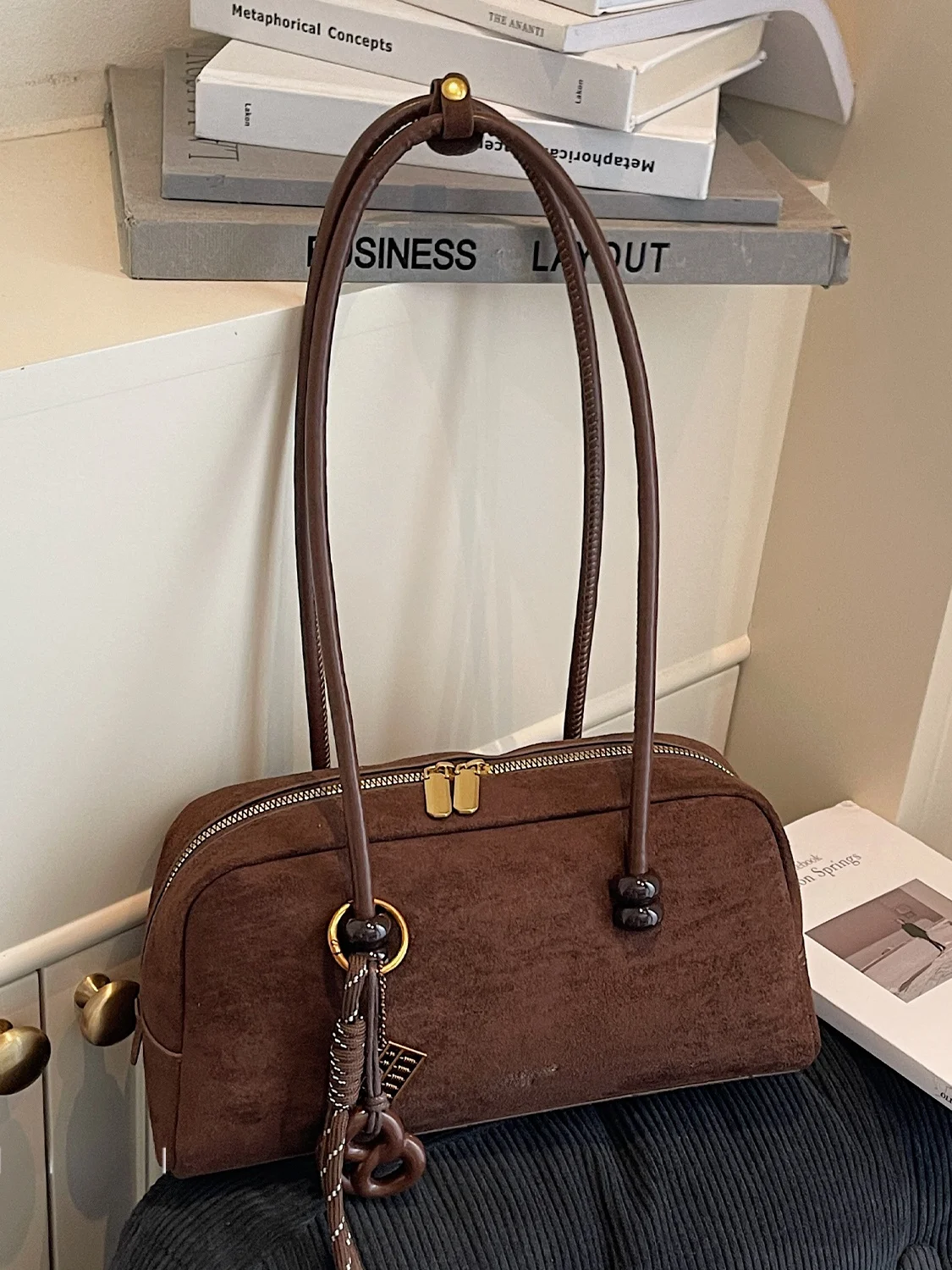 Ele Commuter Women's oulder Bag Suede Underarm Bag Faionable Versatile Work Commute Single oulder Bag
Ele Commuter Women's oulder Bag Suede Underarm Bag Faionable Versatile Work Commute Single oulder Bag