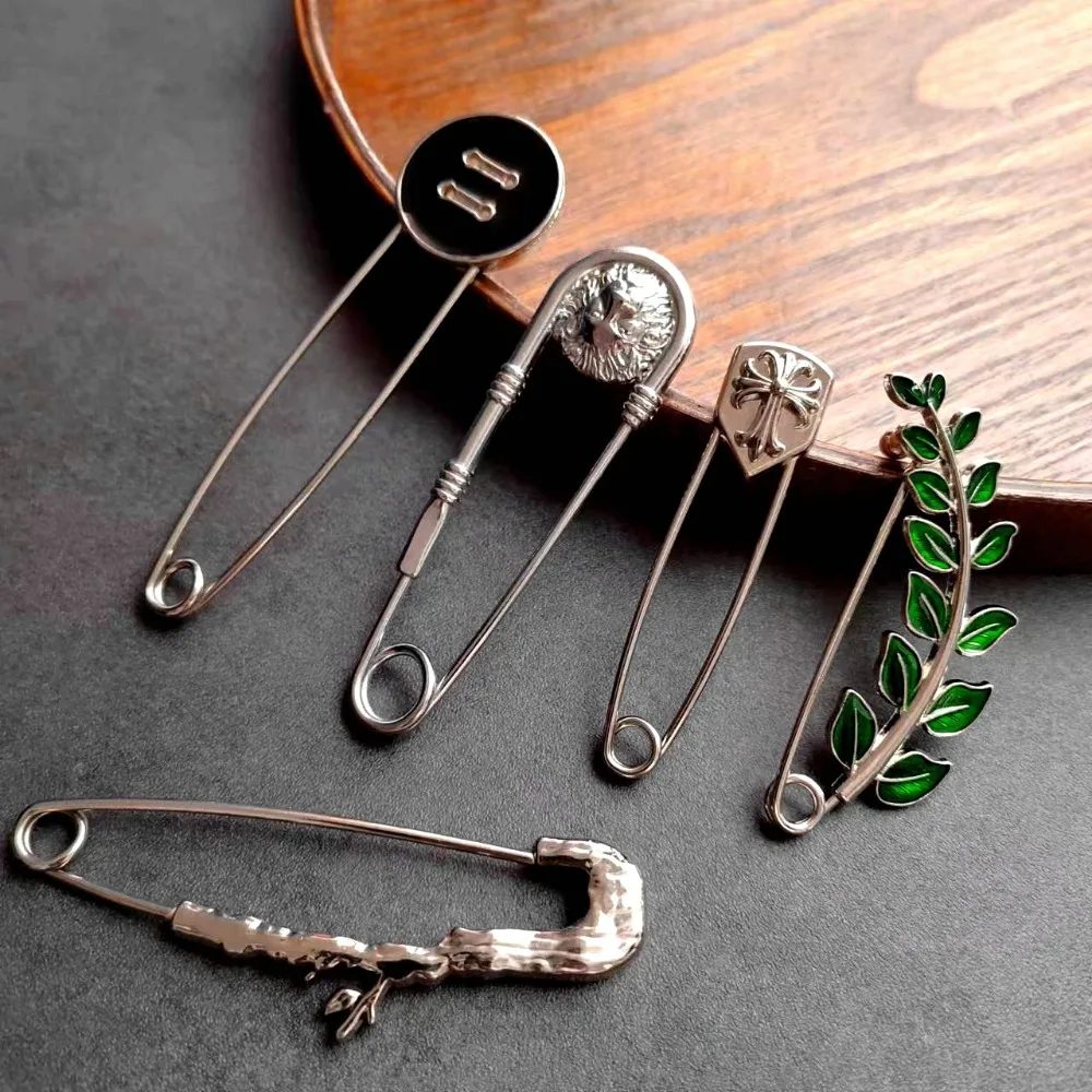 Zinc Alloy Brooch Leaf Pins DIY Cloth Decoration Accessory Pin for Waist Adjustment Accessory Couture Crochet Accessories
Zinc Alloy Brooch Leaf Pins DIY Cloth Decoration Accessory Pin for Waist Adjustment Accessory Couture Crochet Accessories