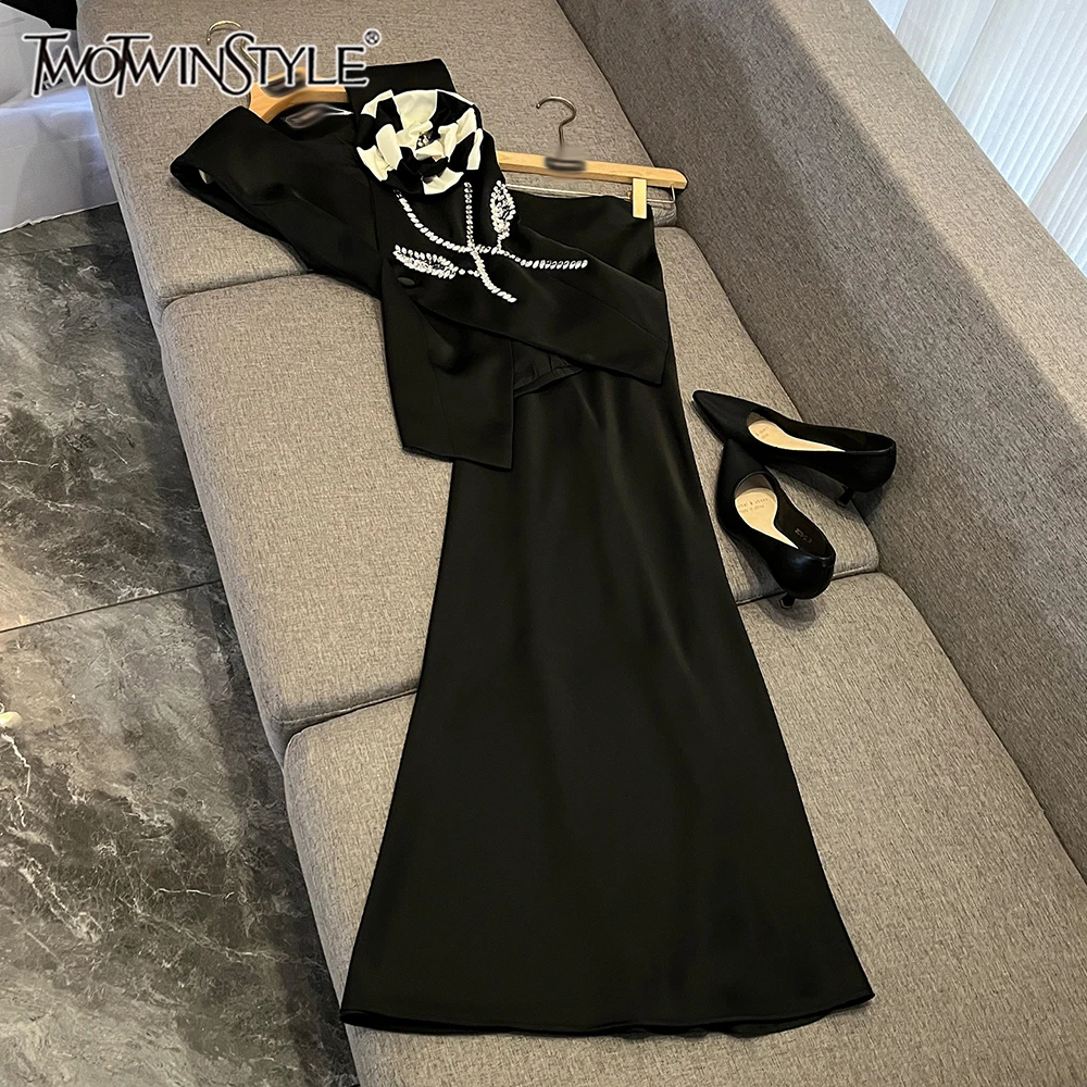 TWOTWINSTYLE Elegant Two Piece Sets For Women V Neck Sleeveless Spliced Appliques Top High Waist Skirt Chic Set Female KSE542450
TWOTWINSTYLE Elegant Two Piece Sets For Women V Neck Sleeveless Spliced Appliques Top High Waist Skirt Chic Set Female KSE542450