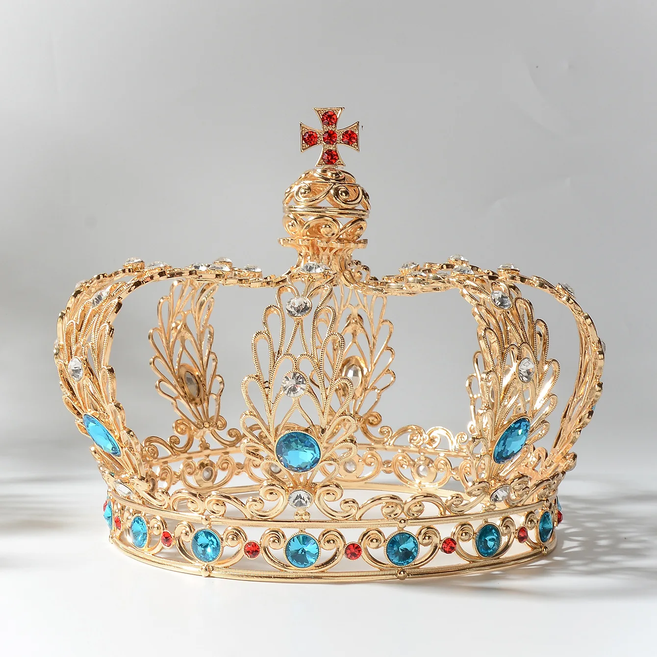Court Cross Crown Blue Gemstone Round Crown
Court Cross Crown Blue Gemstone Round Crown