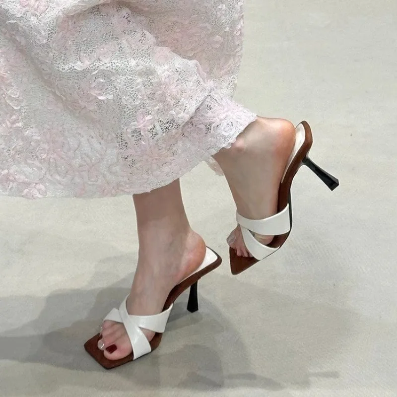 Дизайнерские летние женские тапочки без шнуровки с квадратным носком, женское элегантное платье, шлепанцы на высоком каблуке в уличном стиле 
Дизайнерские летние женские тапочки без шнуровки с квадратным носком, женское элегантное платье, шлепанцы на высоком каблуке в уличном стиле