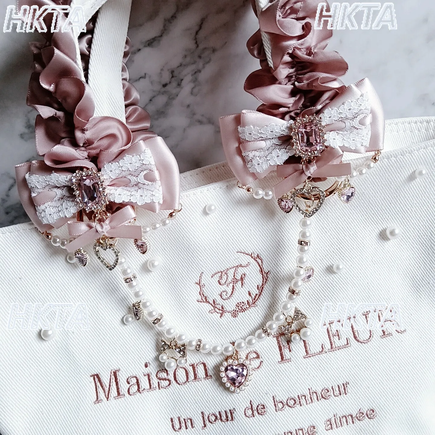 Handmade Japanese-style Sweet Cute Heart Pendant Beaded Bag Charm Women Fashion High-end High-quality Bag Accessories
Handmade Japanese-style Sweet Cute Heart Pendant Beaded Bag Charm Women Fashion High-end High-quality Bag Accessories