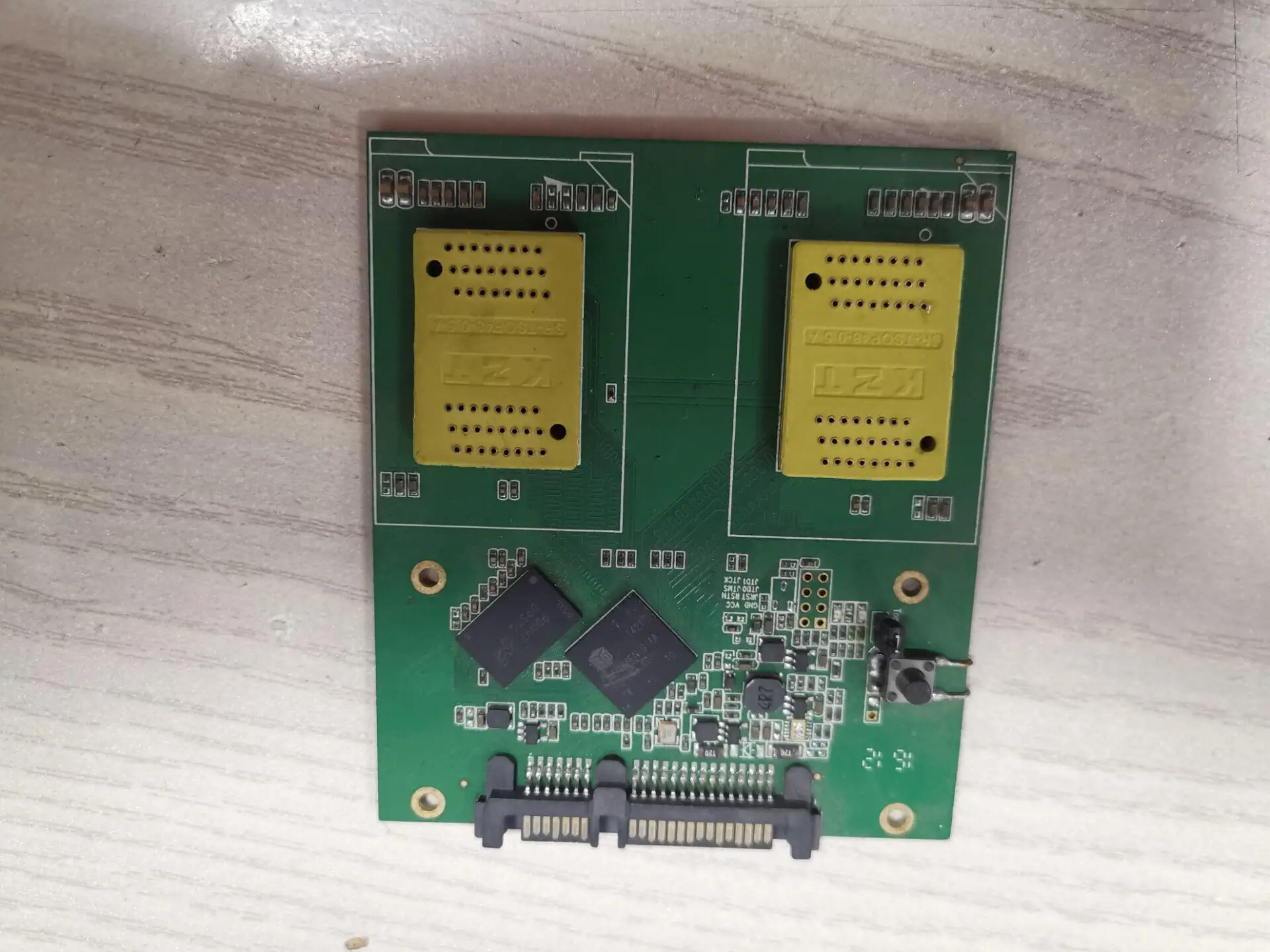 Торговый испытательный стенд SM2246EN имеет собственную независимую кэш-памяту
Торговый испытательный стенд SM2246EN имеет собственную независимую кэш-памяту