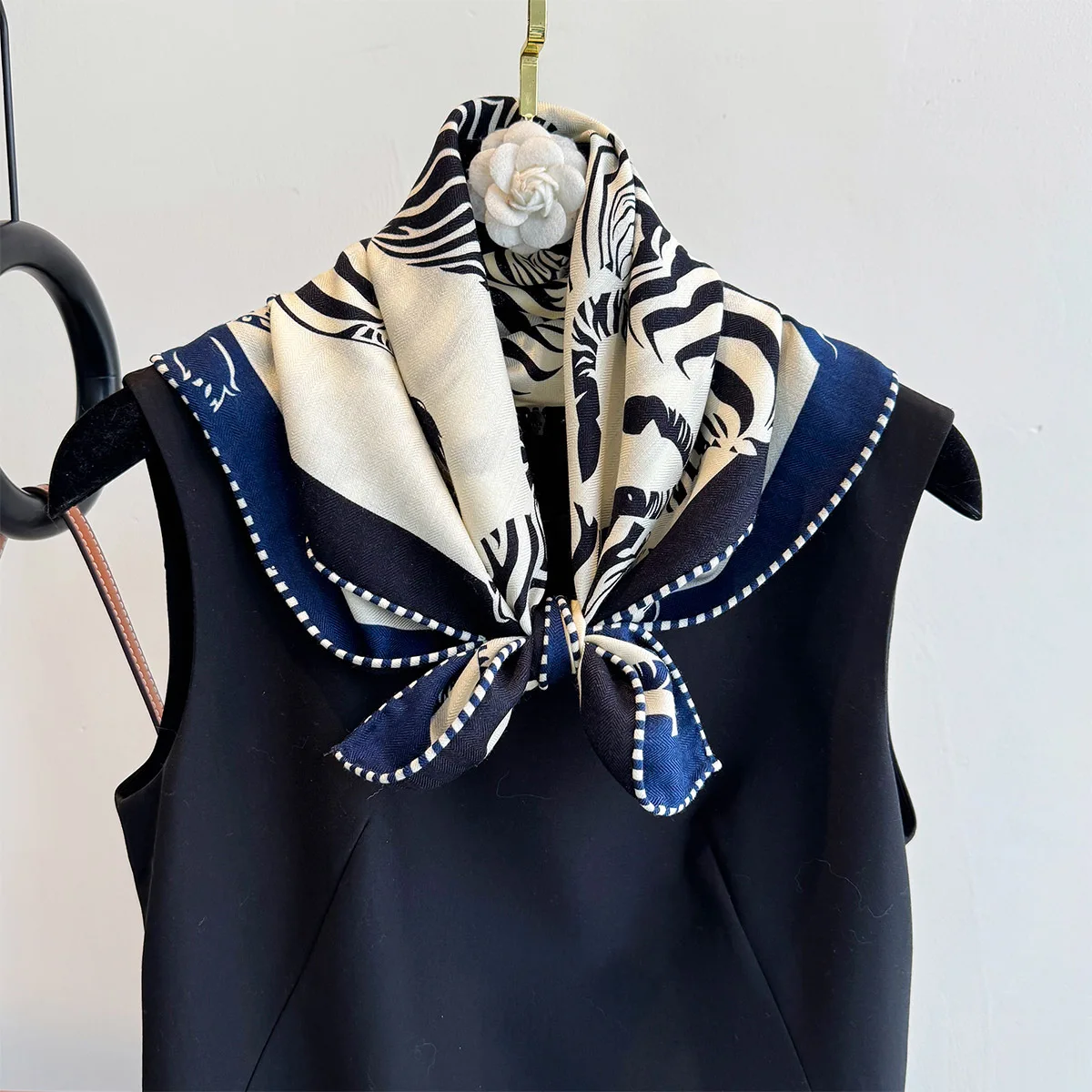 82% Wool 18% Silk Winter Scarves Woman Autumn Luxury Brand Zebra Animal Print Neck Scarves Man Scarf Winter Accessories
82% Wool 18% Silk Winter Scarves Woman Autumn Luxury Brand Zebra Animal Print Neck Scarves Man Scarf Winter Accessories