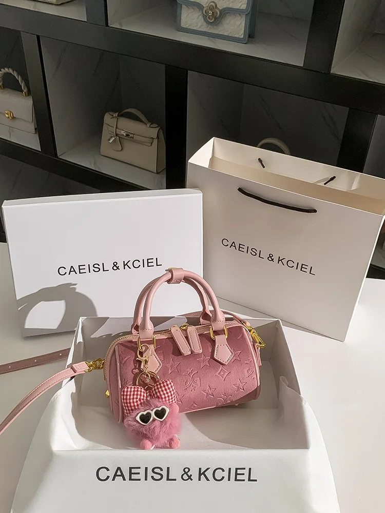 CAEISLKCIEL Women's Handbag Pink Emed Boston Pillow Bag 2025 New Faionable oulder Bag PU Leather Medium Size
CAEISLKCIEL Women's Handbag Pink Emed Boston Pillow Bag 2025 New Faionable oulder Bag PU Leather Medium Size