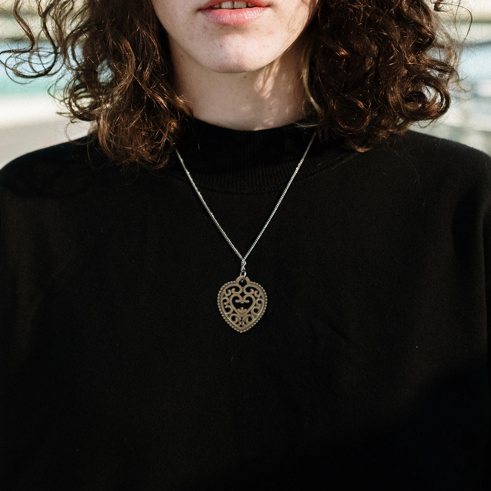 100pcs Heart Shaped Pendant DIY Charms Vintage Hollow Beads Crafts Accessories Necklace Bracelet Earrings Keychain 
100pcs Heart Shaped Pendant DIY Charms Vintage Hollow Beads Crafts Accessories Necklace Bracelet Earrings Keychain