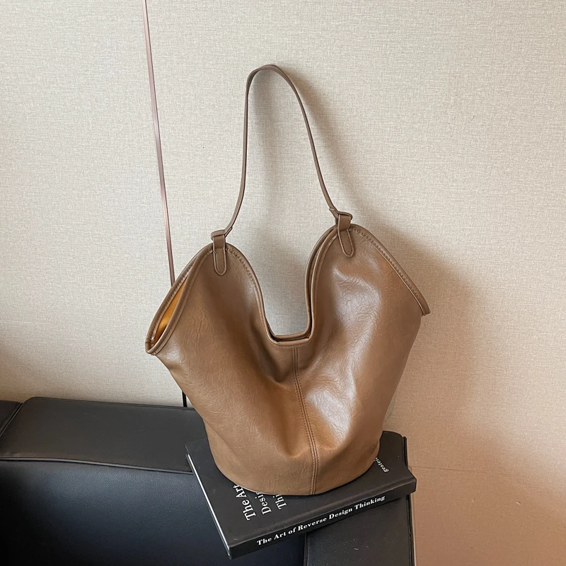 Women Large Capacity Shoulder Bag Trend Vintage Soft Leather Commuting Composite Bags New Outdoor Travel Casual Tote Pack
Women Large Capacity Shoulder Bag Trend Vintage Soft Leather Commuting Composite Bags New Outdoor Travel Casual Tote Pack