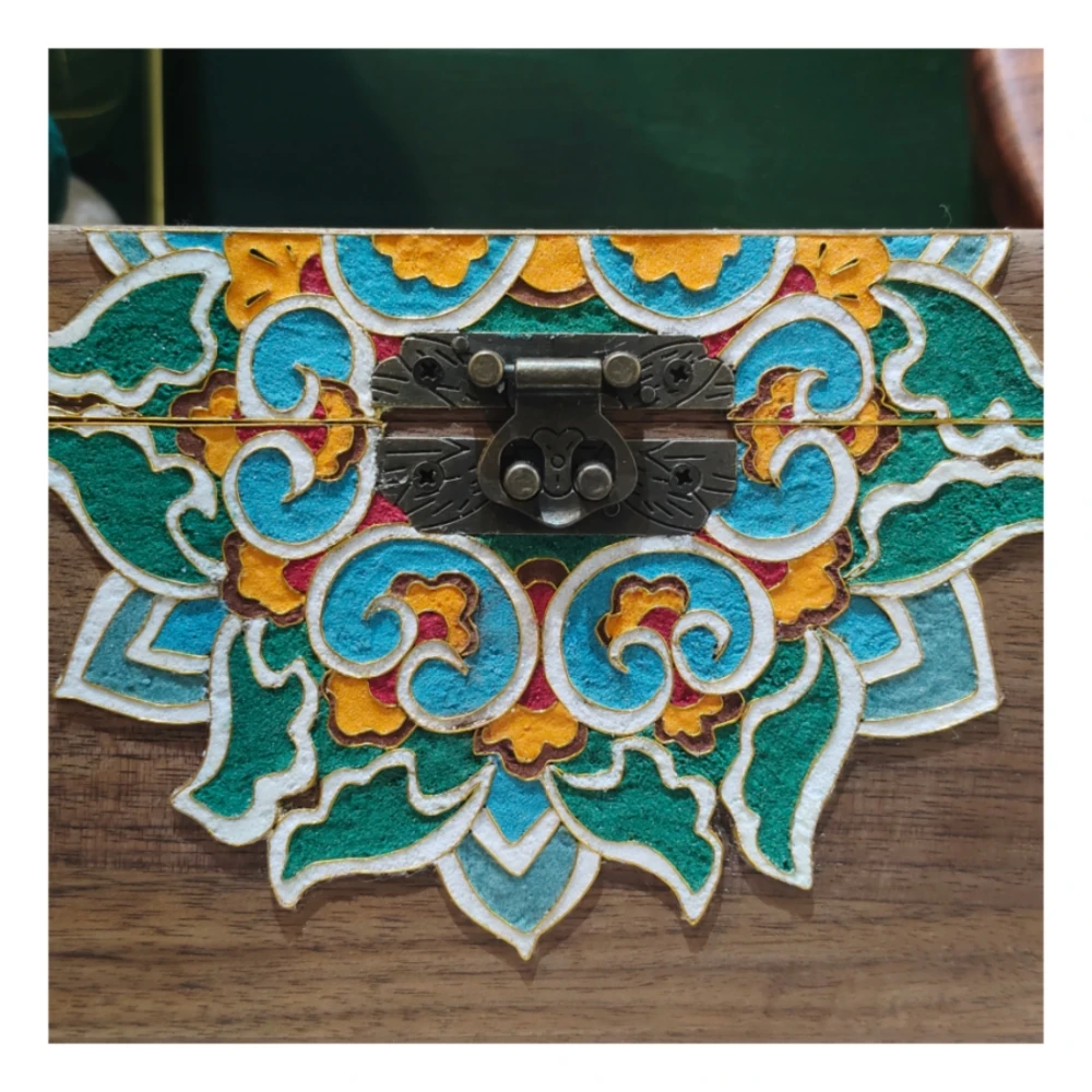 Christmas gifts Mysterious Oriental Dunhuang Caisson Pattern Handmade Classical Cloisonne Wedding Gift Box
Christmas gifts Mysterious Oriental Dunhuang Caisson Pattern Handmade Classical Cloisonne Wedding Gift Box