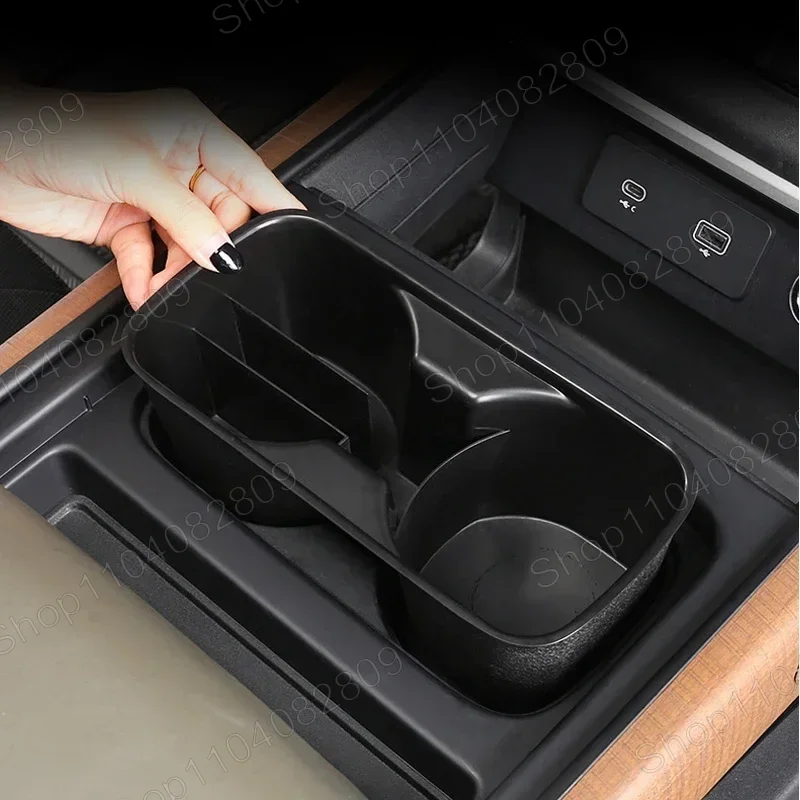 for Land Rover Defender 90 110 2020-2024 ABS Center Console Water Cup Holder Storage Box Multi-Function Car Interior Accessories
for Land Rover Defender 90 110 2020-2024 ABS Center Console Water Cup Holder Storage Box Multi-Function Car Interior Accessories