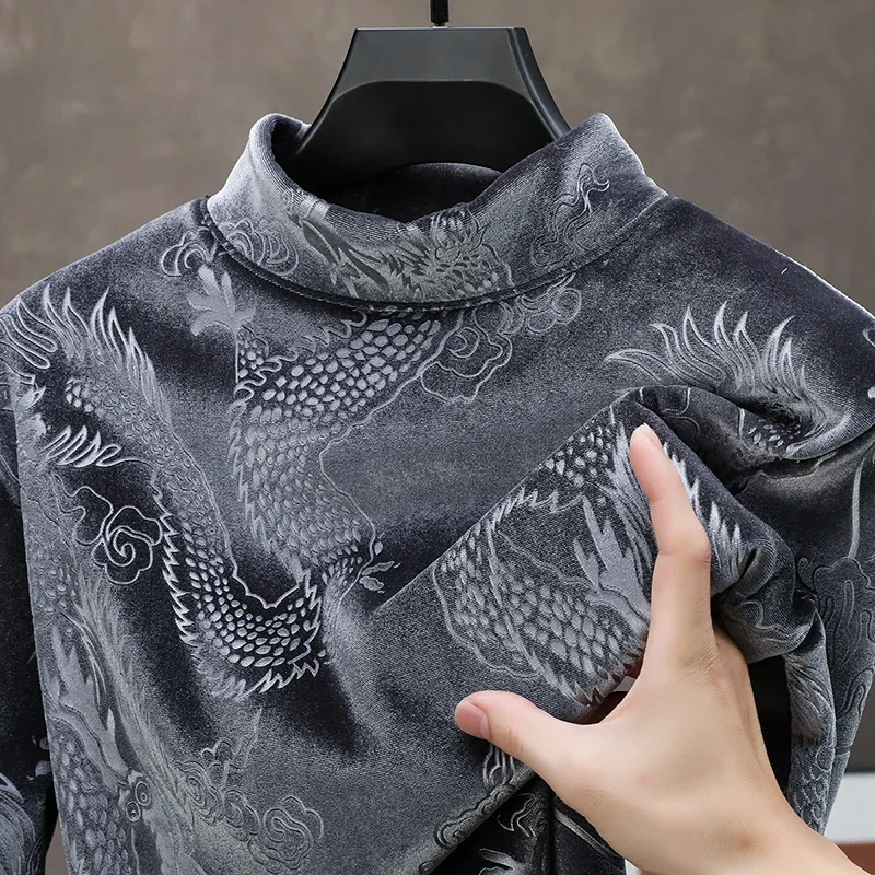 New Men's High-quality Semi High Neck Gold Velvet Top with Popular Dragon Pattern Autumn and Winter Gold Velvet Thick Base Shirt 
New Men's High-quality Semi High Neck Gold Velvet Top with Popular Dragon Pattern Autumn and Winter Gold Velvet Thick Base Shirt