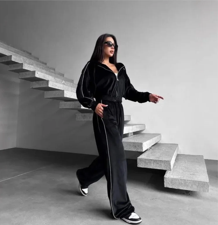 Осенний женский брючный костюм, кардиган на молнии, толстовки с длинными рукавами, модный повседневный свободный элегантный женский комплект из двух предметов
Осенний женский брючный костюм, кардиган на молнии, толстовки с длинными рукавами, модный повседневный свободный элегантный женский комплект из двух предметов