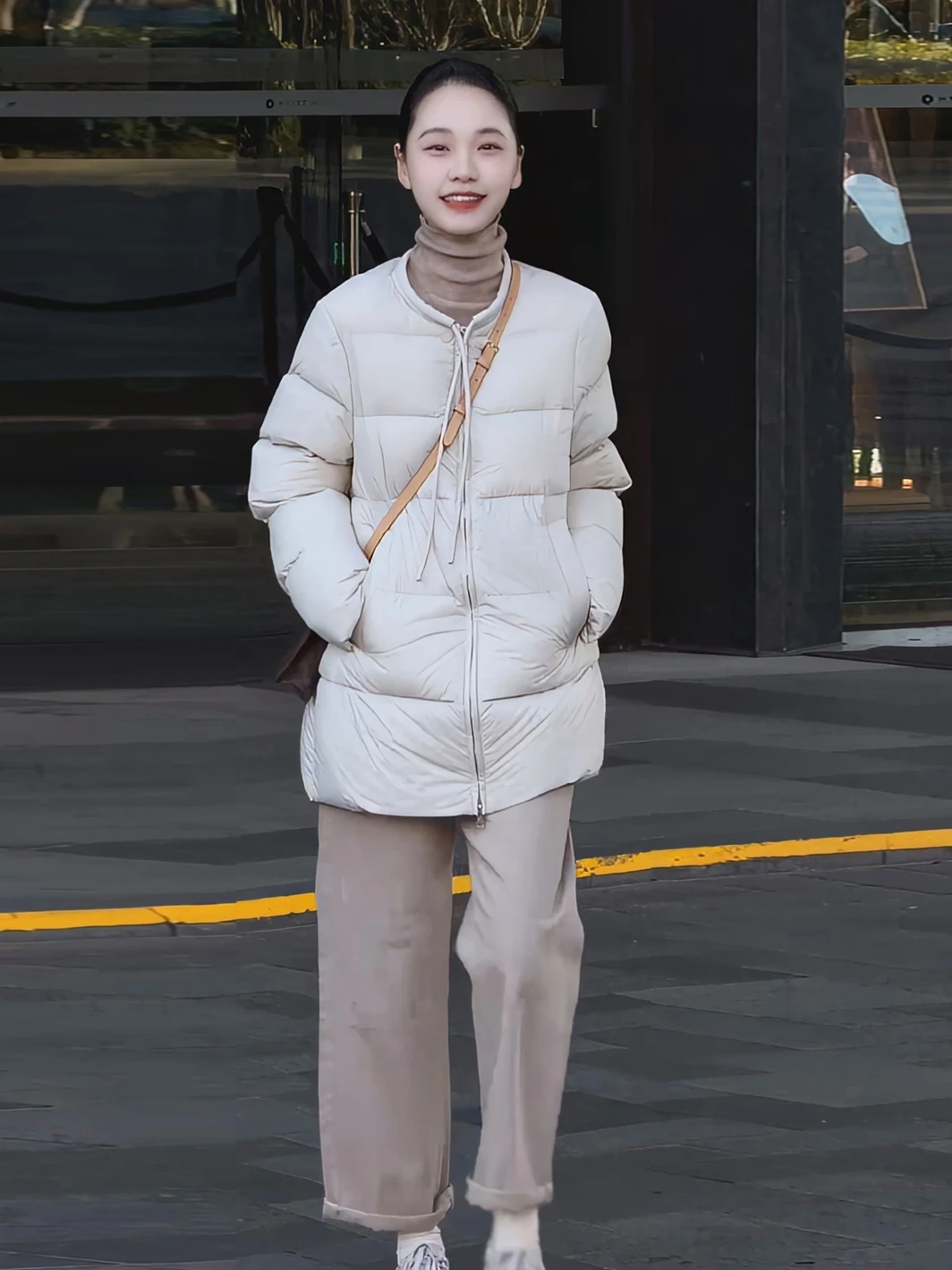 Повседневная женская утепленная куртка с круглым вырезом, на пуху, белая, с длинными рукавами, на молнии
Повседневная женская утепленная куртка с круглым вырезом, на пуху, белая, с длинными рукавами, на молнии