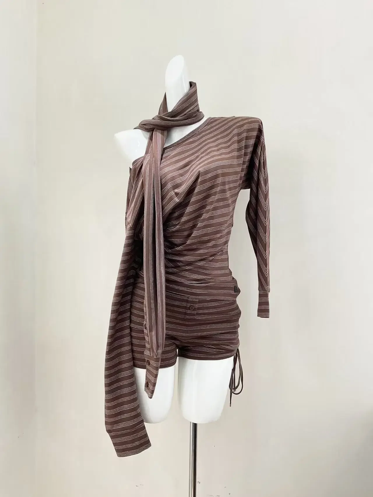 Women Striped 2-Pieces Set Skew Collar Long Sleeve Cotton Top + Wrapped Waist Shorts Casual Slim Suits
Women Striped 2-Pieces Set Skew Collar Long Sleeve Cotton Top + Wrapped Waist Shorts Casual Slim Suits