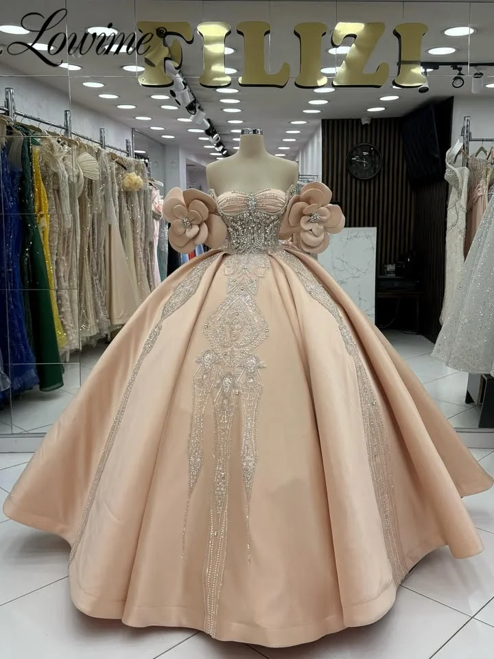 Champagne Off Shoulder Ball Gown Prom Dresses 2026 Customized Puffy Satin Quinceanera Party Gowns Crystals Arabic Evening Dress
Champagne Off Shoulder Ball Gown Prom Dresses 2026 Customized Puffy Satin Quinceanera Party Gowns Crystals Arabic Evening Dress